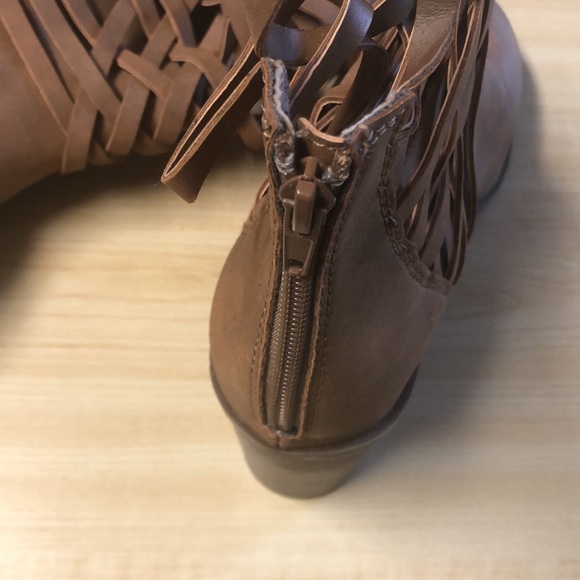 Boots - Picture 3 of 3